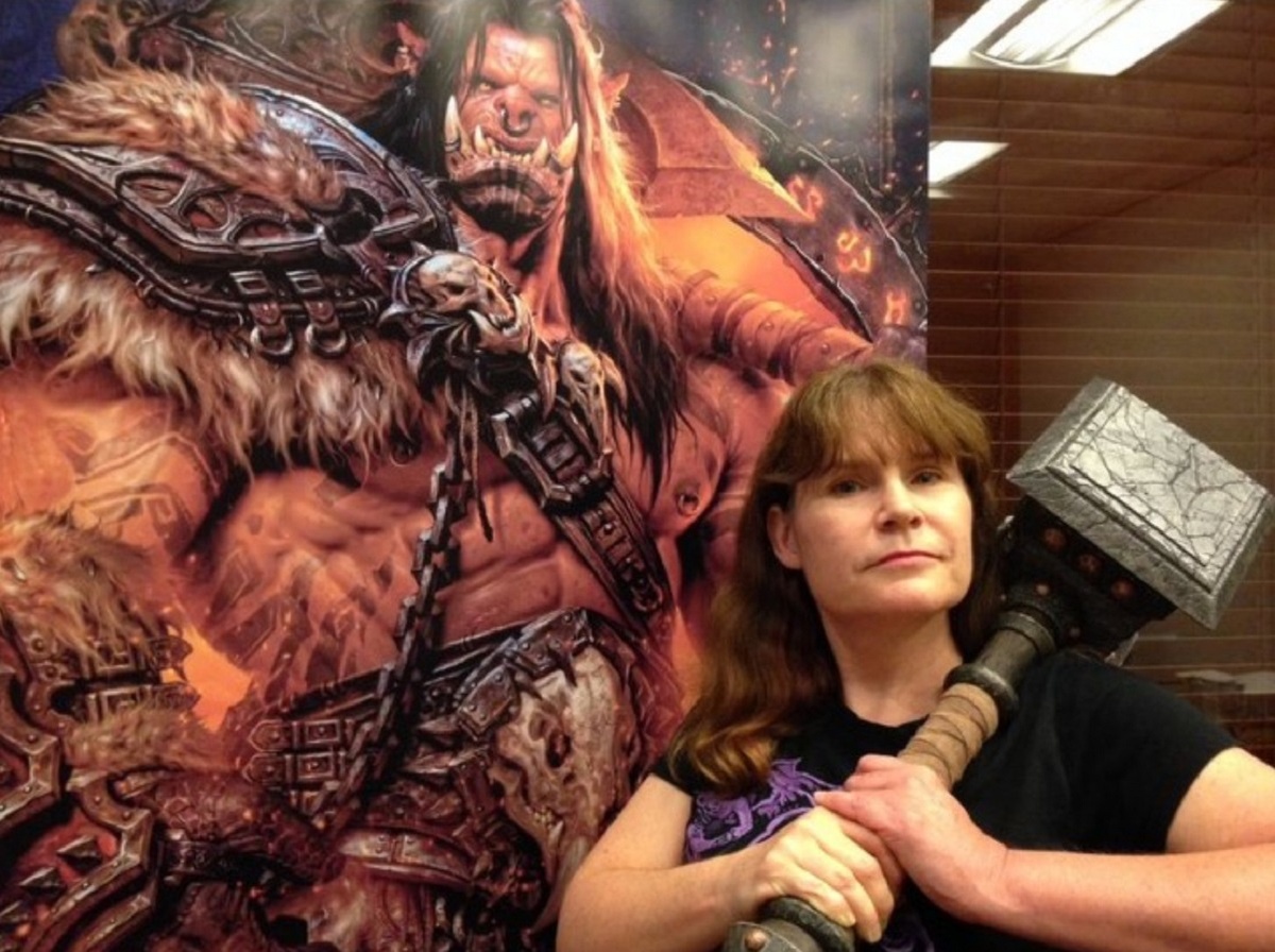 Кристи Голден на стенде World of Warcraft