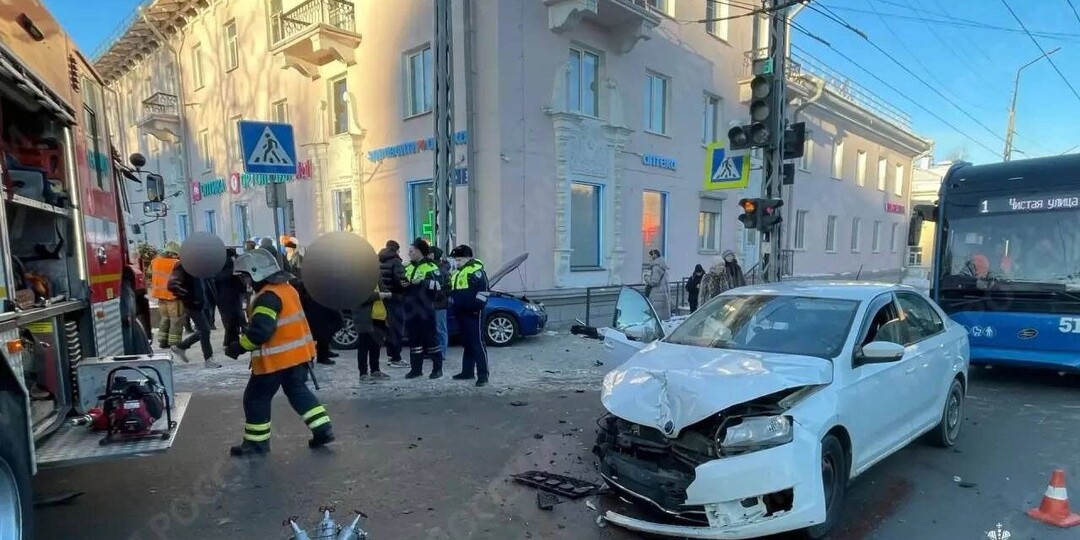 Страшное ДТП в Петрозаводске: машина снесла пешеходов на тротуаре