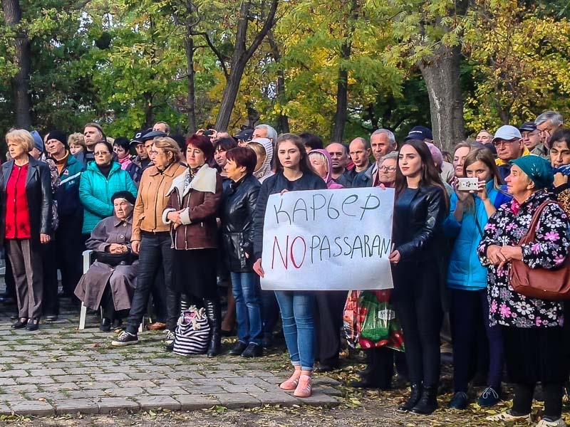 Октябрь 2017 г., митинг против открытия карьера в Горсаду Старого Крыма.