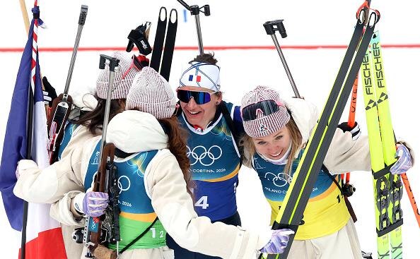 Французские биатлонистки выиграли эстафету на Олимпиаде