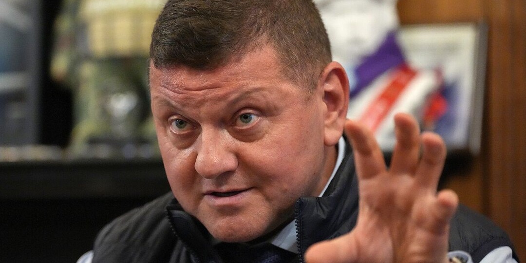 Залужный рассказал, как грозил ввести войска в Киев из-за рейда СБУ в его офисе