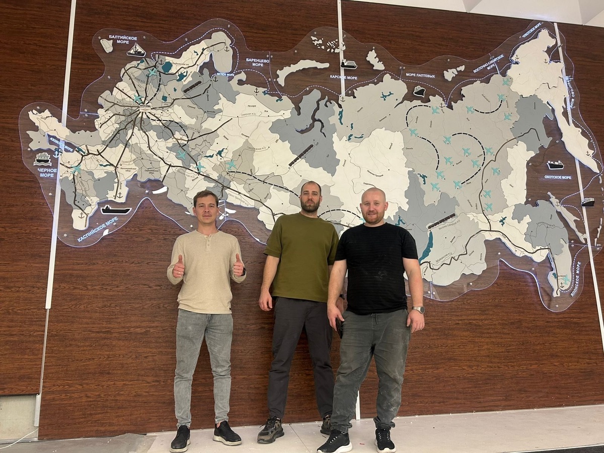 Гигантская карта России из дерева с маршрутами путешествий от CreedMaps.ru 