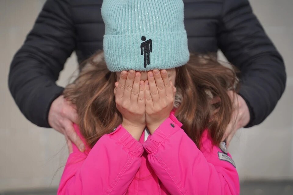 В конце 2022 года мама Аллы обратилась к психологу с жалобой на то, что ее дочь стала выдергивать на себе волосы. Фото: Светлана МАКОВЕЕВА