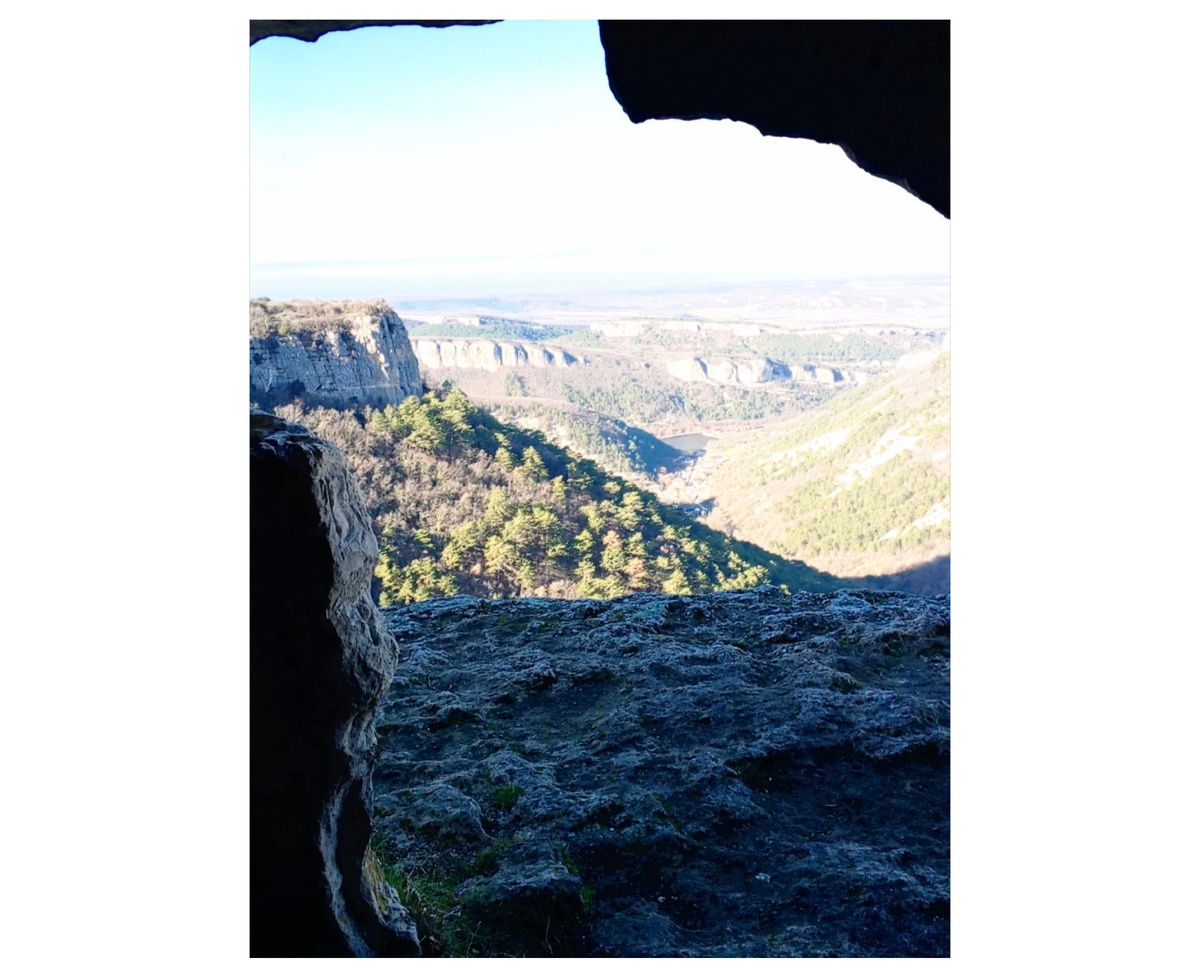 Вид с Мангуп-Кале. Фото авторов