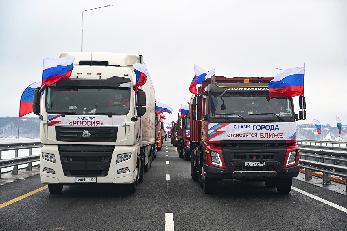    На М-12 будет перенаправлено от 8 до 10 тысяч единиц транзитного транспорта, в том числе и грузового./Аркадий Колыбалов/РГ