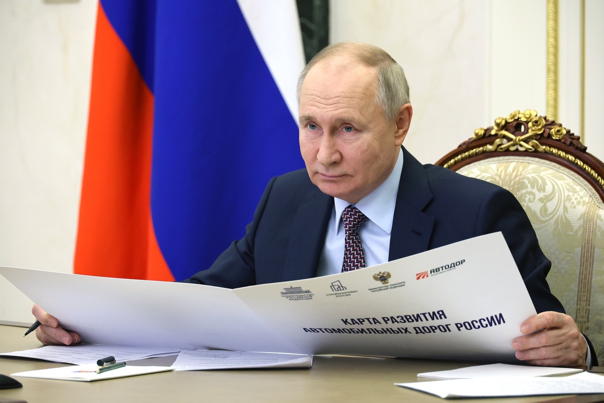    Владимир Путин: Транспортные артерии для России имеют принципиальное, стратегическое значение./РИА Новости