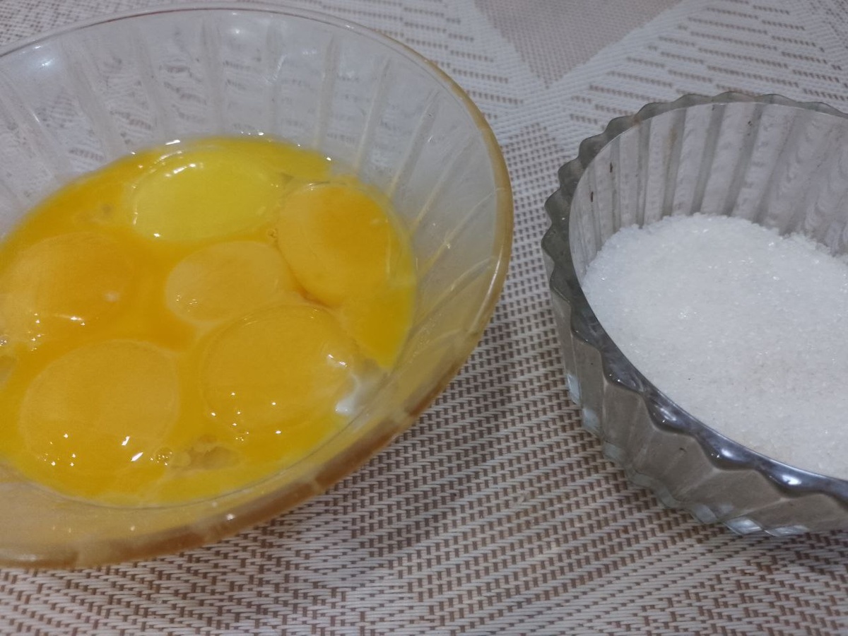 Желтки и сахар