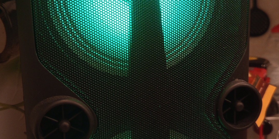 Читала новых авторов дзена.