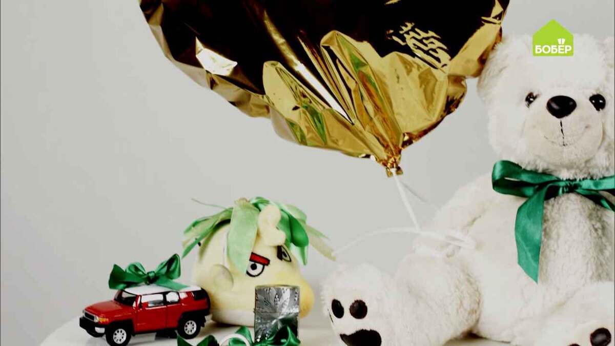 Самую последнюю строчку занимают безделушки: сувениры, магнитики, брелоки, мягкие игрушки и ароматизаторы для автомобиля.