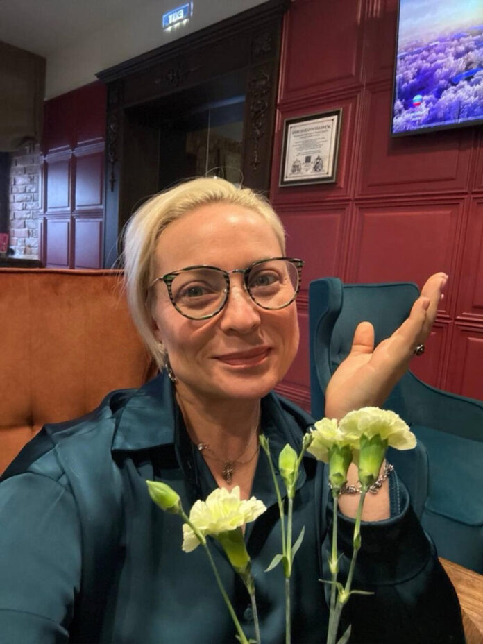    Иллюстрация инновационных биотехнологий и этических дилемм в сфере антивозрастной медицины novostix