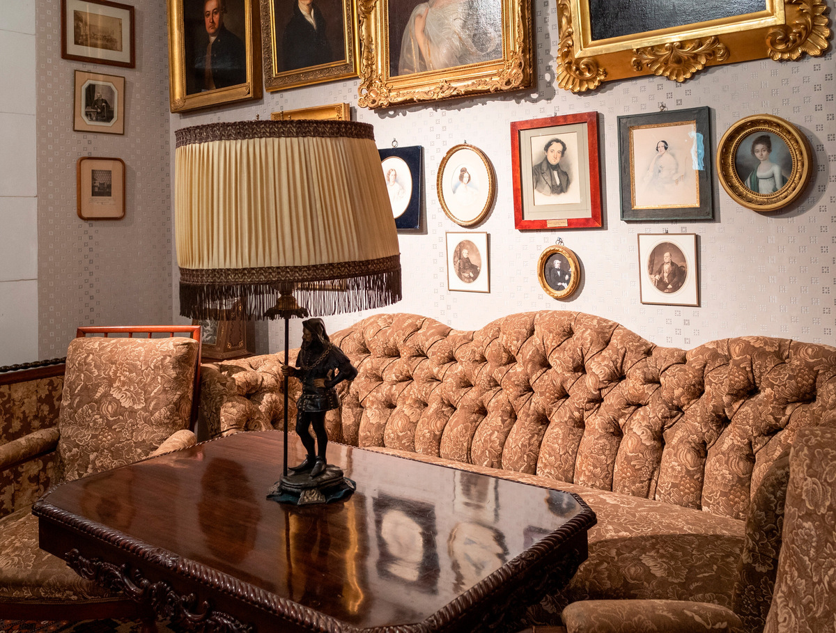 В главном усадебном доме сохранились подлинные интерьеры и большая коллекция семейных реликвий. Фото: KrimKate / Shutterstock / Fotodom