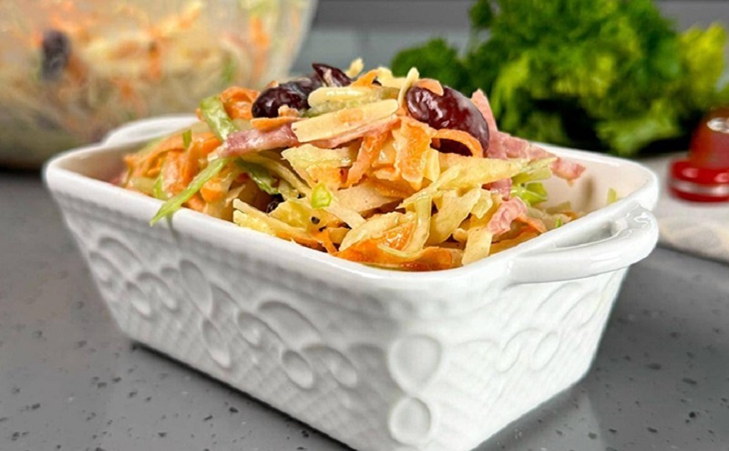 Салат «Бедный рыцарь»: неожиданный фаворит на каждом столе – вкусно и полезно 