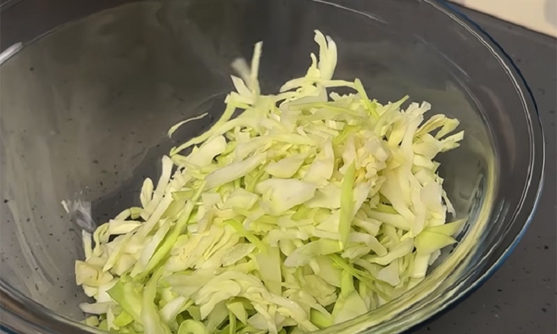 Салат «Бедный рыцарь»: неожиданный фаворит на каждом столе – вкусно и полезно 