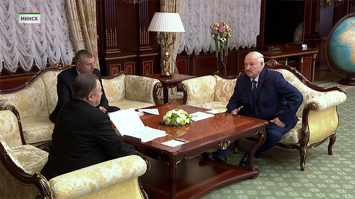    На встрече с Сергеем Глазьевым президент Белоруссии заявил, что, арестовав Николаса Мадуро, американцы сотворили глупость. Скриншот видеокадра: belarus-news.by