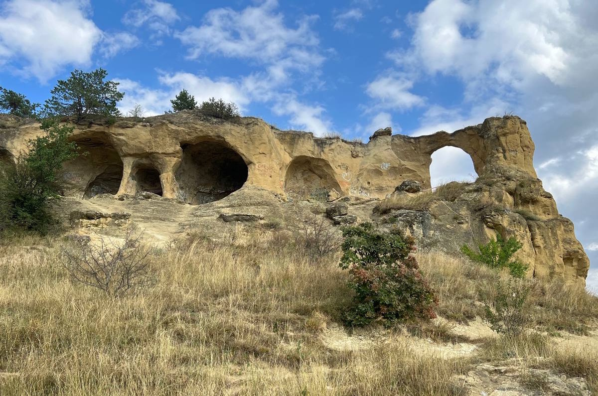 Гора Кольцо имеет необычную овальную форму.