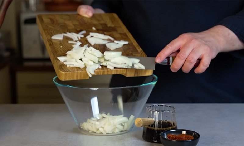 Настоящий шашлык дома: аромат “с дымком” на обычной сковороде, с идеальным картофелем