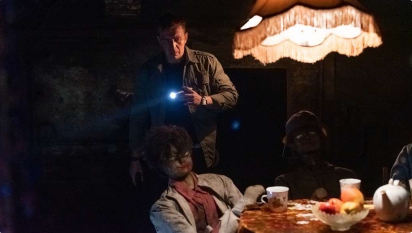 Кадр из сериала "Хрустальный! В главных ролях: Антон Васильев, Николай Шрайбер, Карина Разумовская