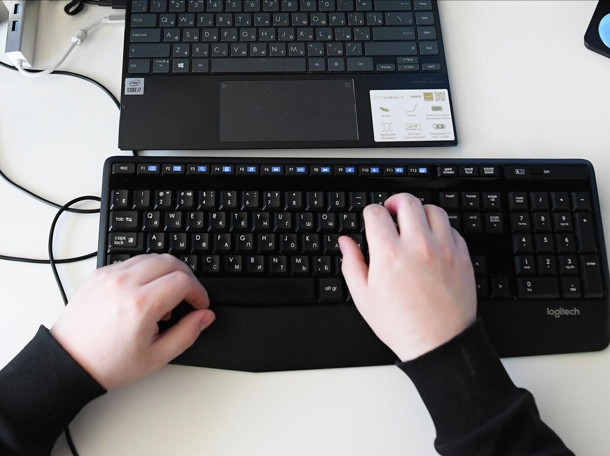    IT-специалист за работой | © РИА Новости / Максим Богодвид