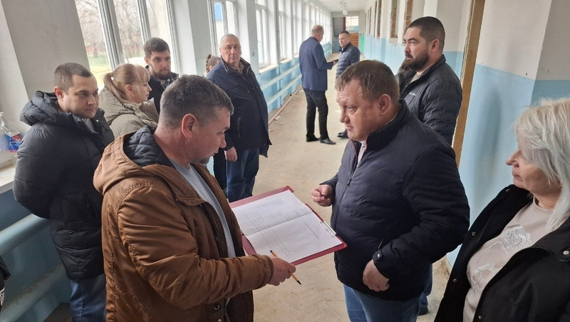    Партдесант проконтролировал капремонт школ в двух округах Ставрополья Фото: Пресс-служба «Единой России»