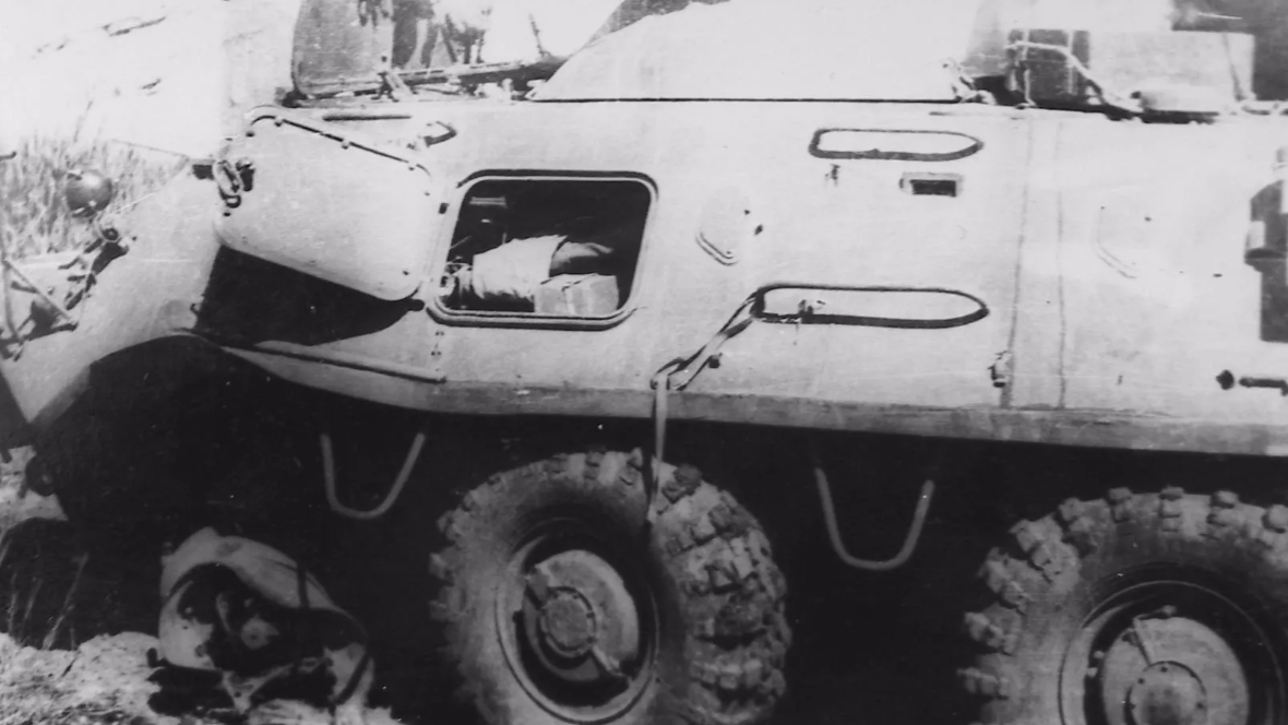 Подорванный БТР советских пограничников в ДРА