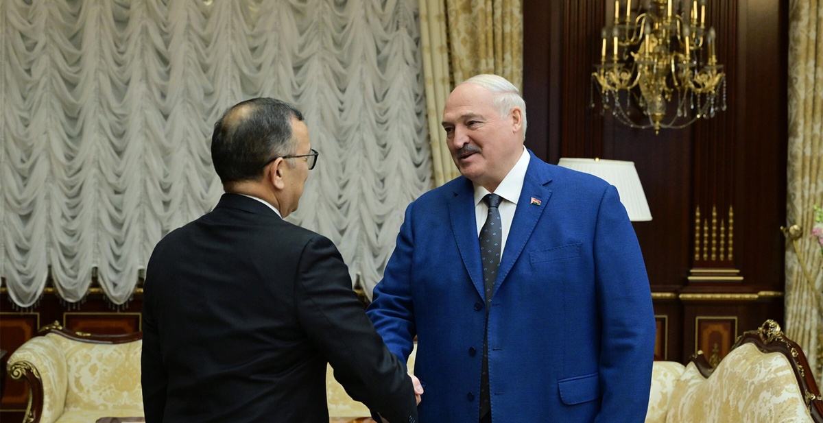 Александр Лукашенко и Хесус Рафаэль Саласар Веласкес