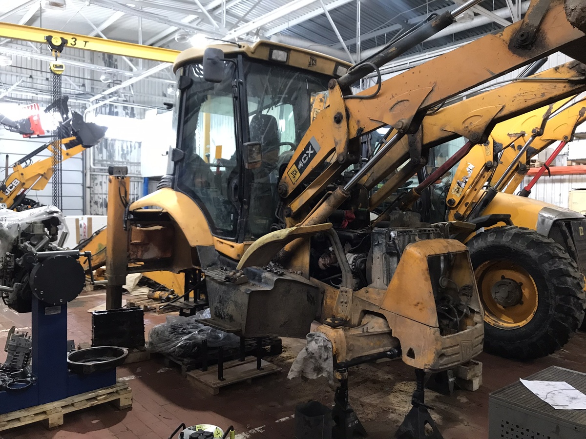 Ремонт экскаватора-погрузчика JCB 4CX. Фото Тищенко Василий. 