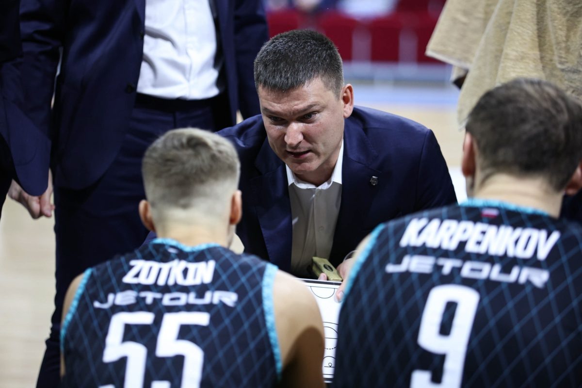    В связи с уходом американских игроков наставнику \