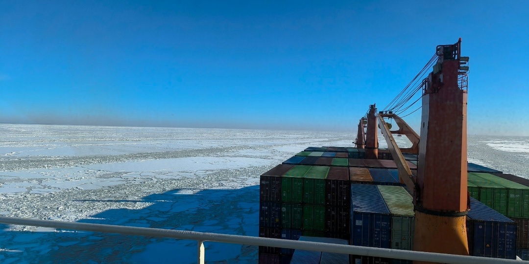 Ледовая обстановка на Балтике остается напряженной: ледоколы работают в усиленном режиме, на помощь пришли «Сибирь» и «Мурманск»