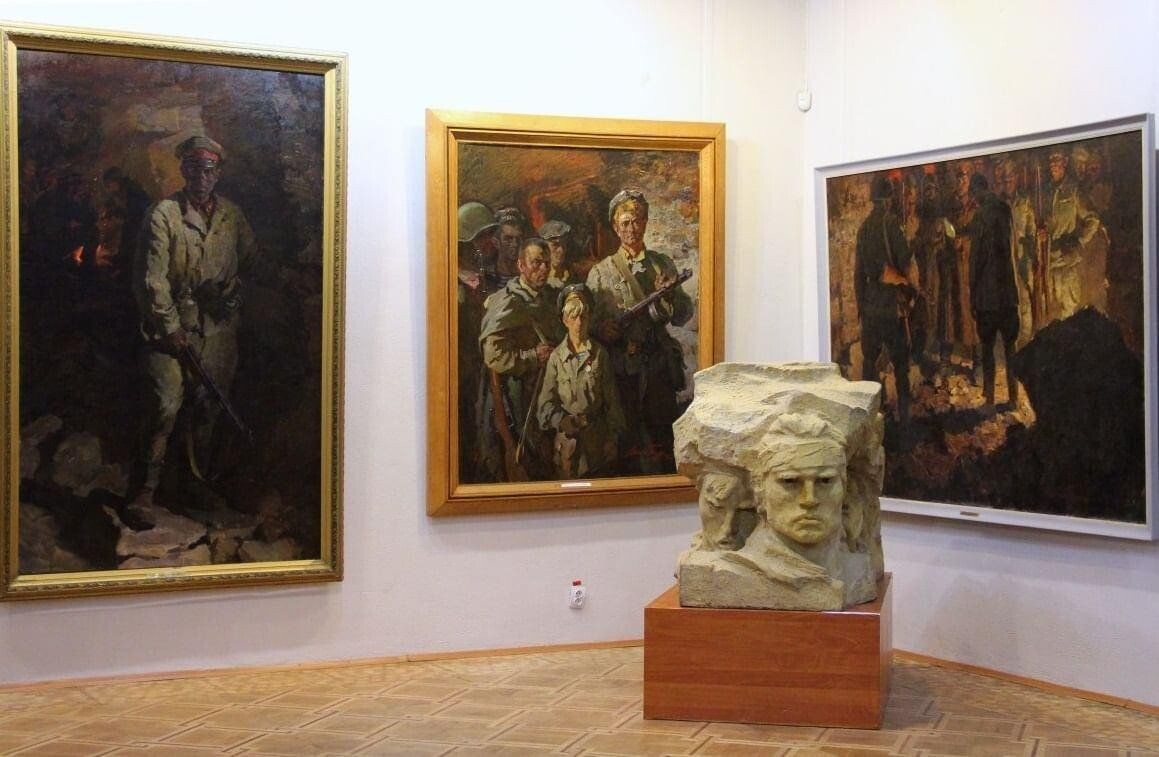 В нутри галереи.