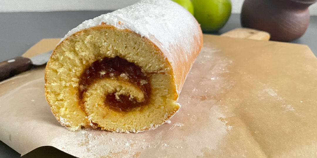 Рулет с повидлом пеку дома сама, и он всегда получается вкусным