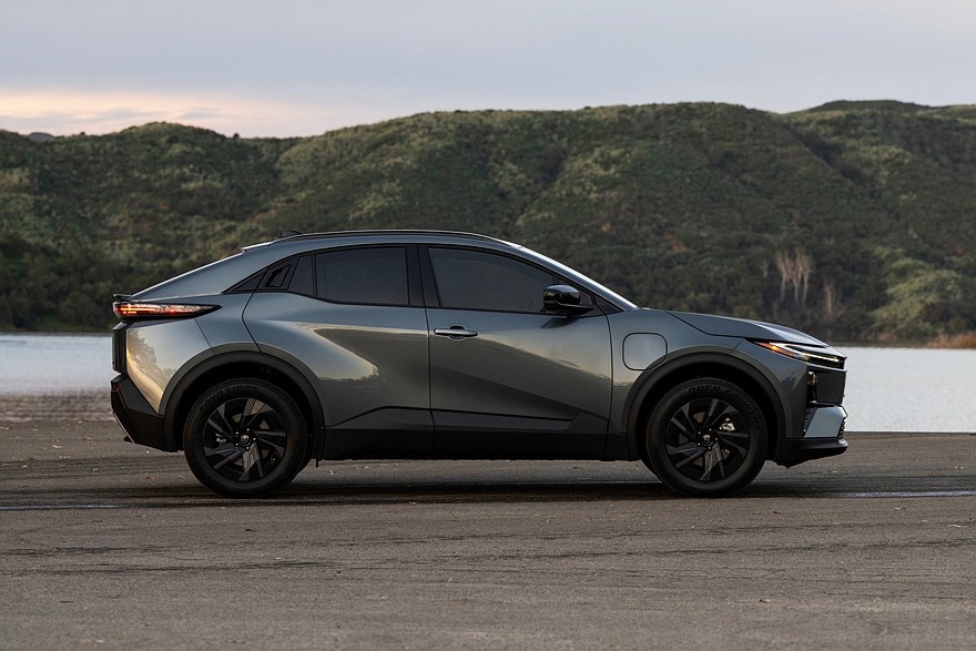    Toyota C-HR, комплектация SE