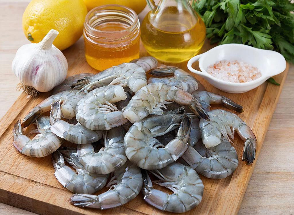 Хвосты креветок для запекания в духовке.                                                                                «Создано с использованием искусственного интеллекта».