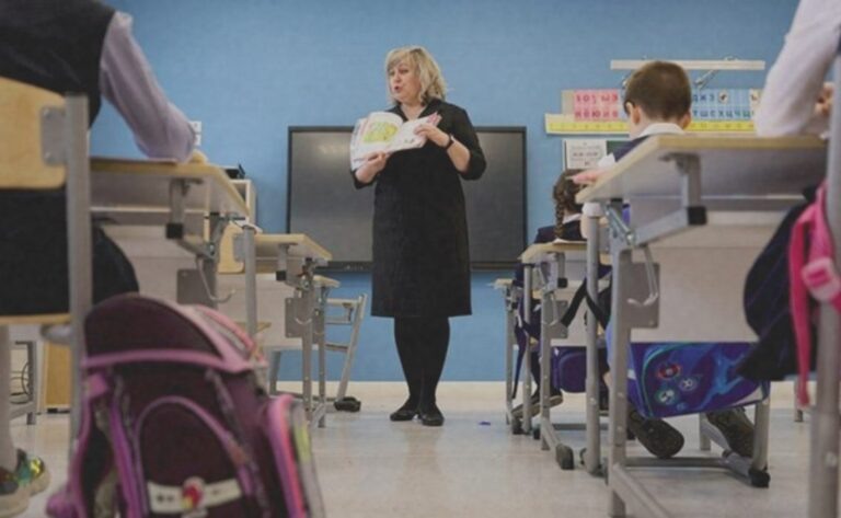    Иллюстрация к материалу: Депутат Смолин: Вместо агентства по буллингу — меньше нагрузки учителям