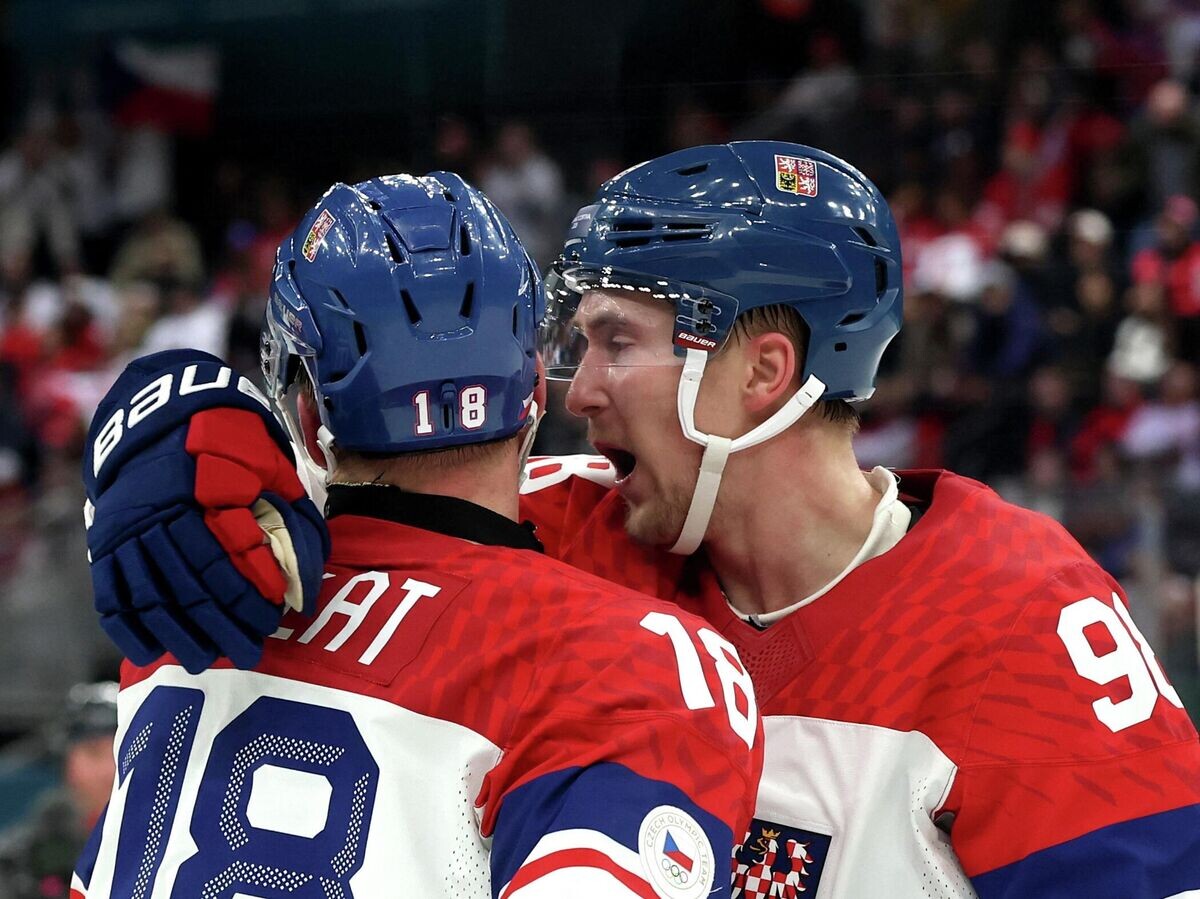    Хоккеисты сборной Чехии Ондржей Палат и Мартин Нечас на Олимпиаде-2026 | © REUTERS / Mike Segar