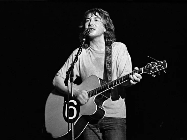 Александр Башлачёв на сцене V Ленинградского рок-фестиваля, 7 июля 1987 г.; фото из интернета