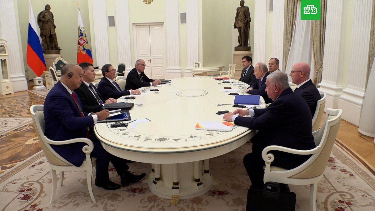    Путин: отношения РФ и Кубы развиваются положительно