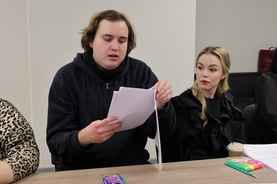    В Мариуполе готовят премьеру «Волки и овцы» по пьесе Александра Островского. Фото: Министерство культуры ДНР