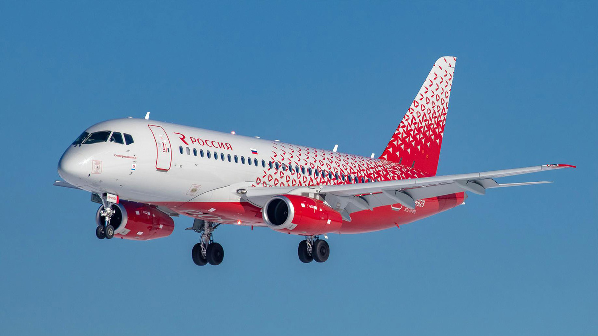    самолет авиакомпания Россия Суперджет