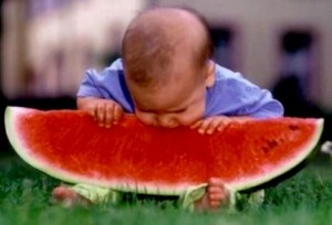 А перед вами никогда не стоит вопрос - как правильно нарезать арбуз?