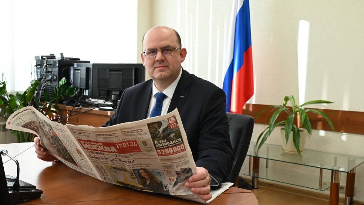    Ректор НИЯУ МИФИ Владимир Шевченко на своем рабочем месте / Фото: Анатолий Цымбалюк / Вечерняя Москва