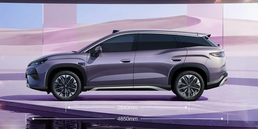 Запас хода до 710 км, без малого 5 метров в длину и цена от 26 000 долларов. Электрический кроссовер BYD Song Ultra EV засветился на фото