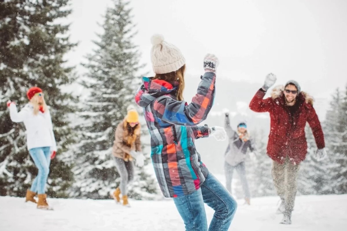    Лепить снежки вручную не придется, для этого приготовят специальные снежколепы.
