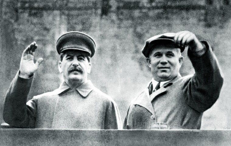 Иосиф Сталин и Никита Хрущев.