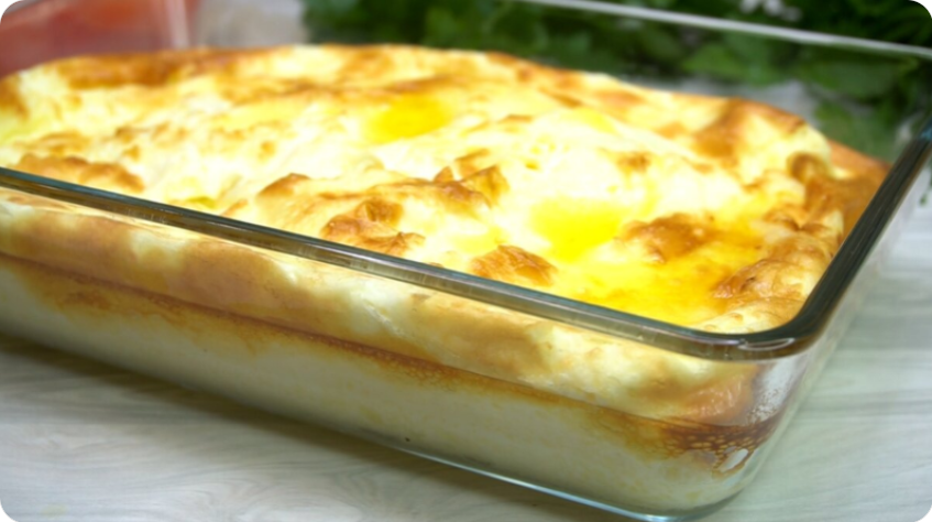 Такой творожный завтрак не успевает остыть. Омлет с творогом получается нежный и пышный, с рыхлой структурой...