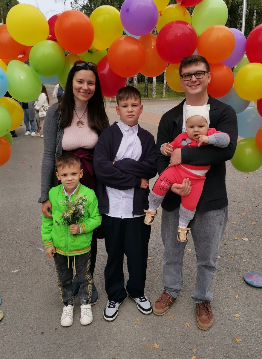 На 1 сентября 2025 года. Видно, что Гавр очень не хочет фотографироваться