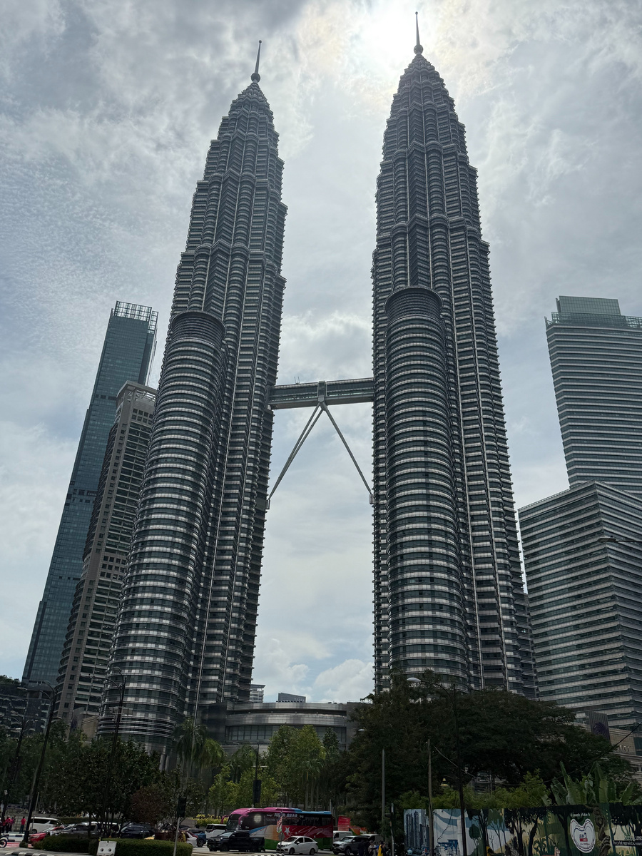 Башни Петронас.  Фото автора