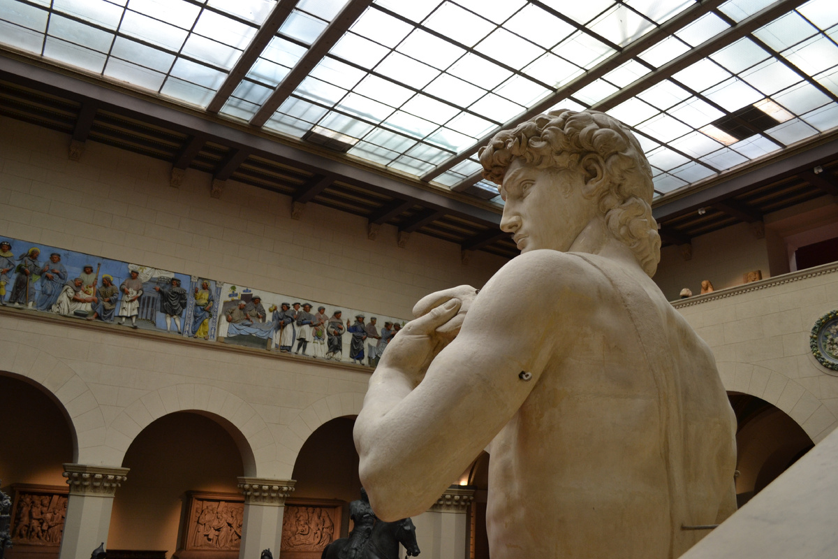 Москва. Государственный музей изобразительных искусств им. А.С.Пушкина. Итальянский дворик, копия статуи Давида. Фото автора 
