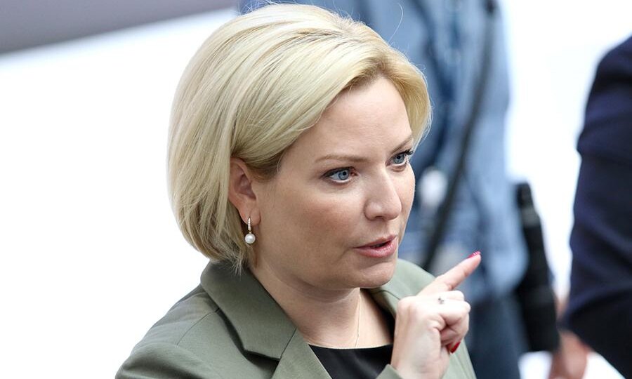 Любимовой ищут замену