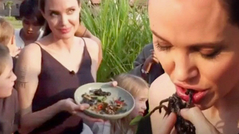 10 самых странных кулинарных пристрастий знаменитостей: от сэндвичей с арахисовым маслом до жареных пауков