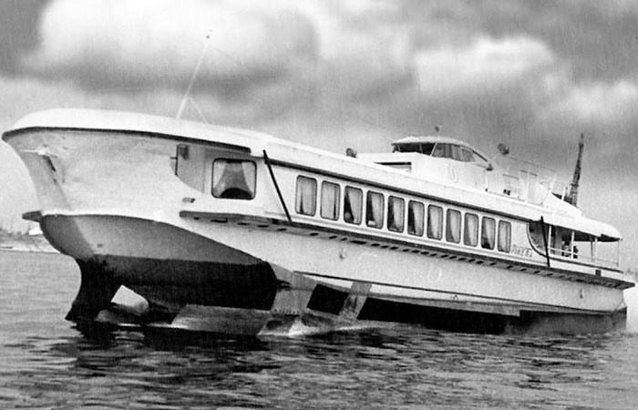 Судно на подводных крыльях. /Фото: YouTube.com.